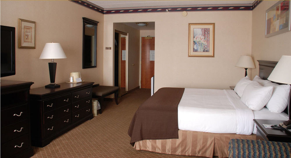 The Plaza Hotel & Suites Уинона Экстерьер фото