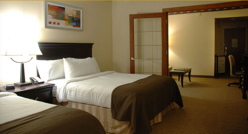 The Plaza Hotel & Suites Уинона Экстерьер фото