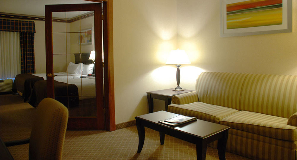 The Plaza Hotel & Suites Уинона Экстерьер фото