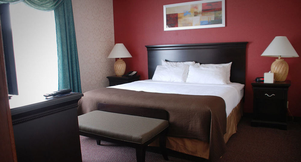 The Plaza Hotel & Suites Уинона Экстерьер фото