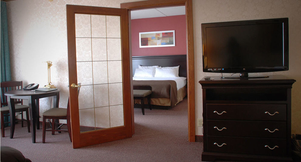 The Plaza Hotel & Suites Уинона Экстерьер фото